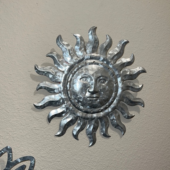 2pcs Galvanized Metal Sun Décor Style Wall Mounted Art Crafts 10” Diameter, New - Picture 3 of 6